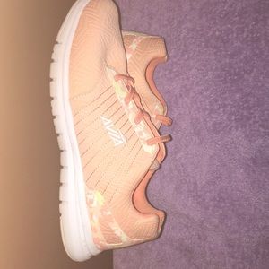 Avia peachy pink